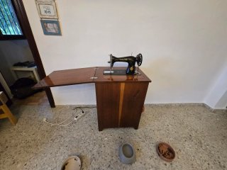 Máquina de coser Singer antigua en Gijon