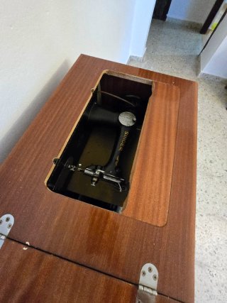 Máquina de coser Singer antigua en Gijon