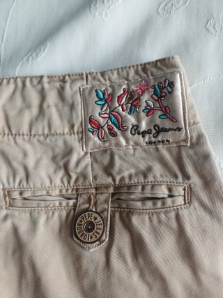 Pantalón de pinzas Pepe Jeans beige