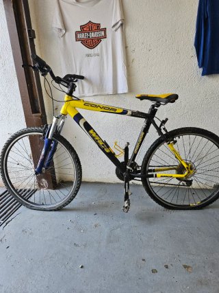 Bicicleta Montaña Aro 26 Negra y Amarilla