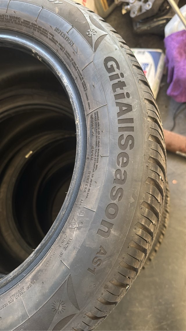 4 Gomas Ford Custom R 17