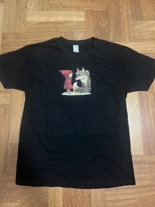T-shirt simpatica con stampa bambina e lupo