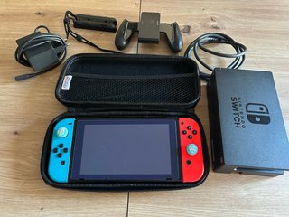 Nintendo Switch Azul/Rojo + Accesorios