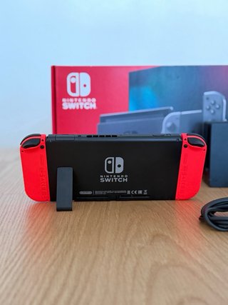 Nintendo Switch + MicroSD 64GB