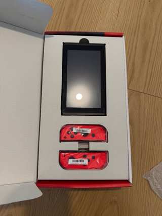 Nintendo Switch + MicroSD 64GB