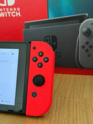 Nintendo Switch + MicroSD 64GB