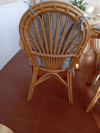 Conjunto  mesa y sillas de mimbre nuevo