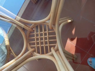 Conjunto  mesa y sillas de mimbre nuevo