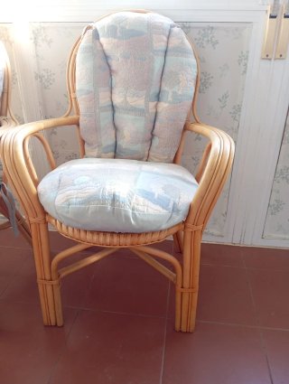 Conjunto  mesa y sillas de mimbre nuevo