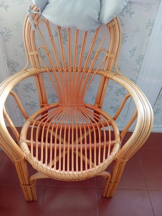 Conjunto  mesa y sillas de mimbre nuevo