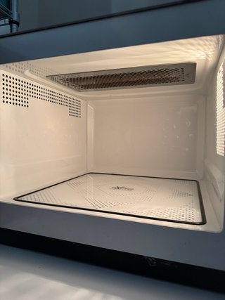 Microondas Whirlpool Extra Space MWF421