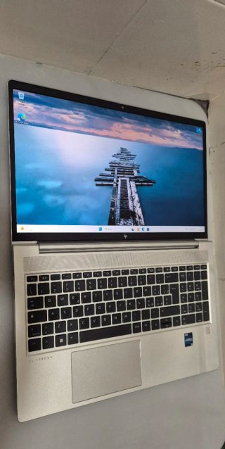 HP EliteBook 650 G9 15"  i7 1.7GHz -SSD 512- 16GB
