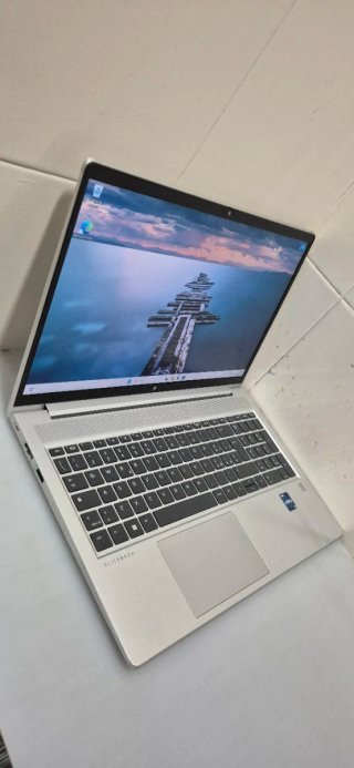 HP EliteBook 650 G9 15" i7 1.7GHz - SSD 512 - 16GB