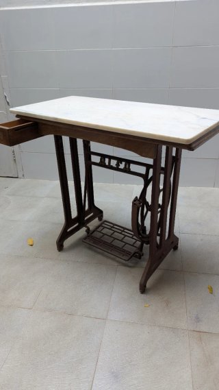 Mesa Alfa con Mármol Blanco