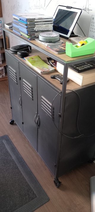 Minibar Industrial Metálico con Ruedas