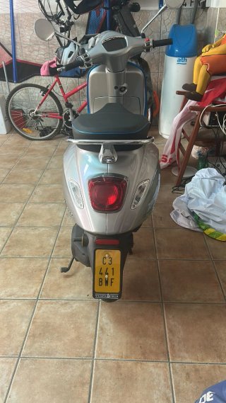 Vespa Eléctrica 49cc Plata y Azul