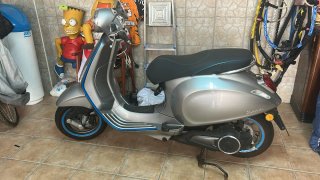 Vespa Eléctrica 49cc Plata y Azul