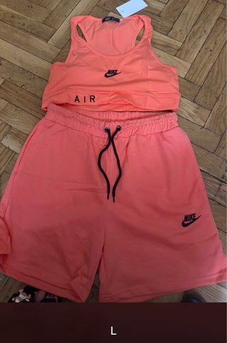 Conjunto Nike Crop Top y Shorts Naranja Talla L