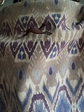 Bolso Bimba y Lola. las asas estan destrozadas.