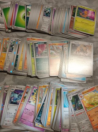 Lotto di carte Pokémon. 328 carte