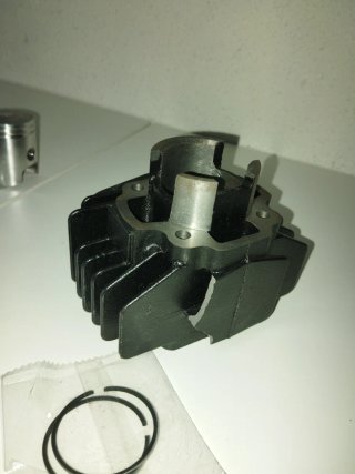Cilindro y pistón para motor gasolina