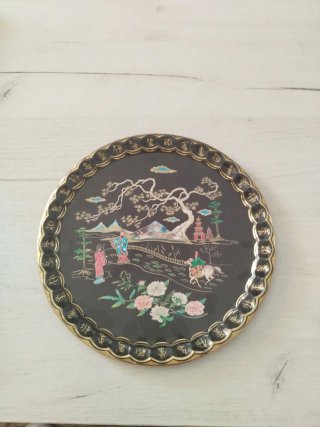 Plato decorativo metálico oriental