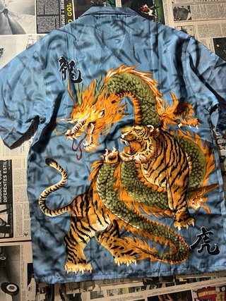 Camisa Y2K Estampado Dragón y Tigre