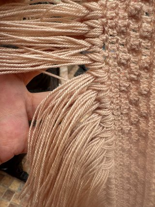 colcha crochet o ganchillo hecha a mano , cafe con