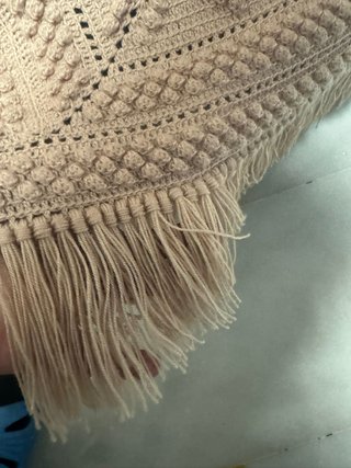 colcha crochet o ganchillo hecha a mano , cafe con
