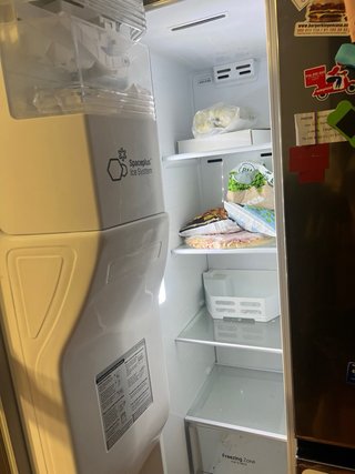 Nevera y frigorífico juntos