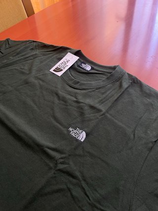 Camiseta The North Face bordada verde militar XXL