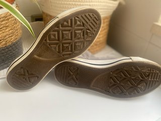Zapatilla converse  “botín gris y blanco”