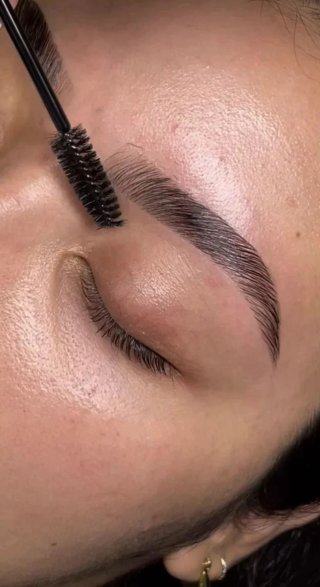 servicio de pestañas y cejas