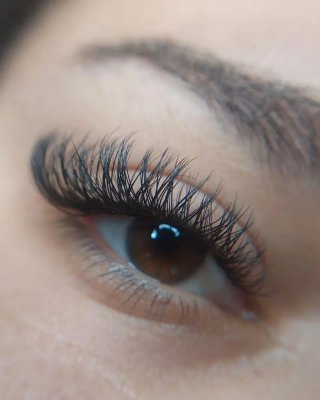 servicio de pestañas y cejas
