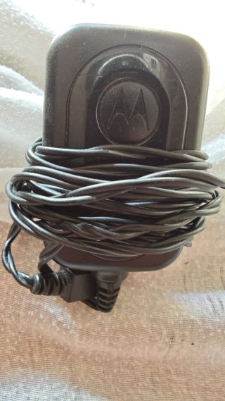 Motorola V3x Vodafone Plata + Cargador Original