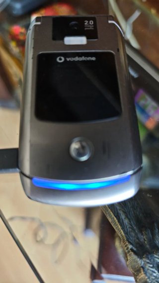 Motorola V3x Vodafone Plata + Cargador Original