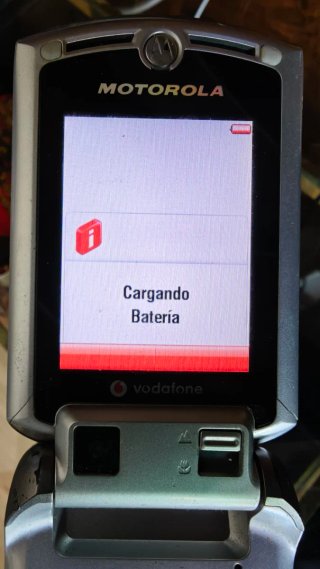Motorola V3x Vodafone Plata + Cargador Original