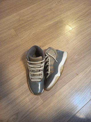 Jordan 11 Beige/Gris Usadas Talla 41'5
