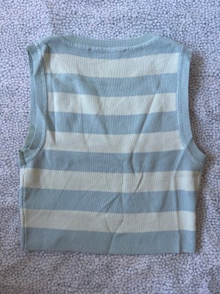 Chaleco de rayas Zara azul y blanco