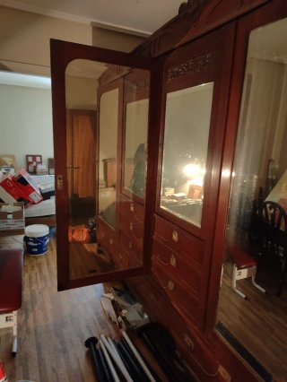 Armario de madera y cristal de 1930