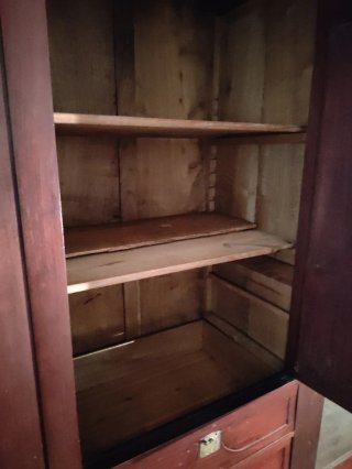 Armario de madera y cristal de 1930