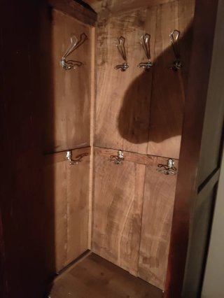 Armario de madera y cristal de 1930