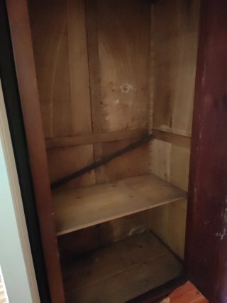 Armario de madera y cristal de 1930