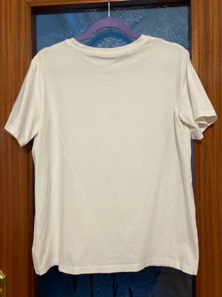 Camiseta blanca con estampado brillante