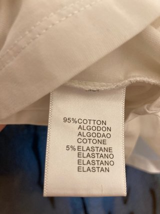 Camiseta blanca con estampado brillante