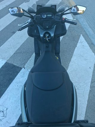 Kymco 400 ABS Maxi Scooter Negra