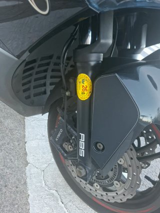 Kymco 400 ABS Maxi Scooter Negra