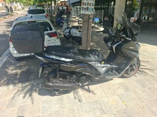 Kymco 400 ABS Maxi Scooter Negra