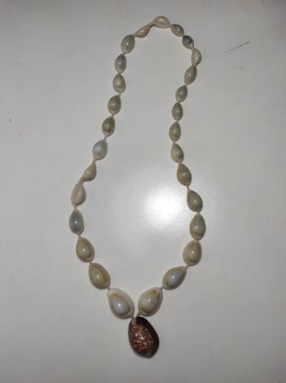 Collar con Abalorios Concha