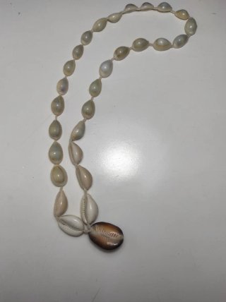 Collar con Abalorios Concha